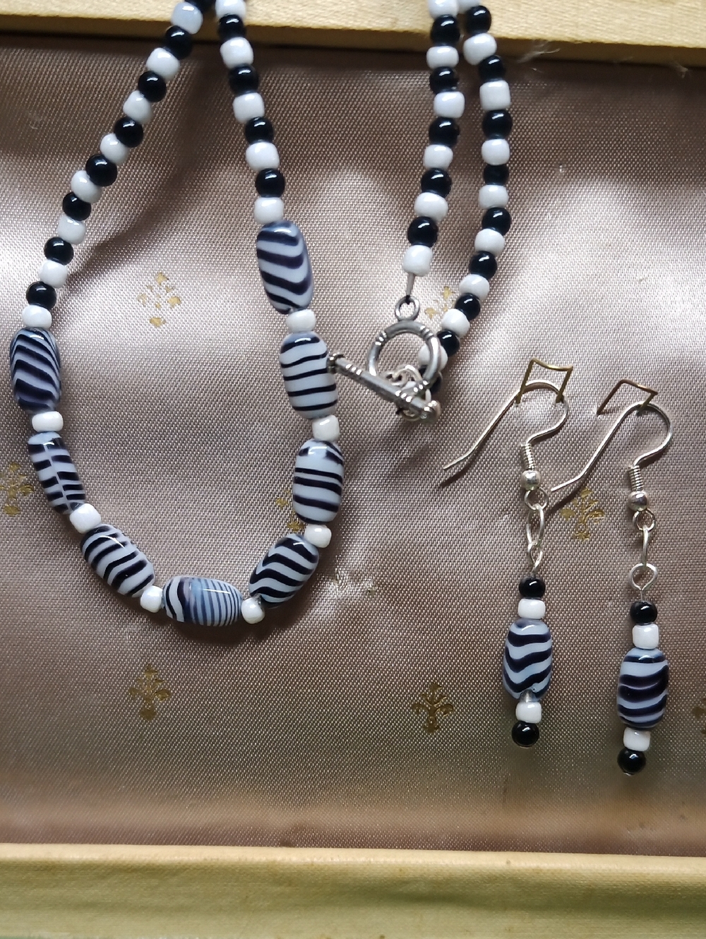 Handmade Black & White Striped Glass Bead Necklace and Earrings Set Zebra 🦓
